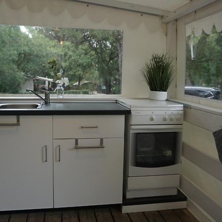 Chalets Met Buitenkeuken Op Camping Lei Suves - Joycasa Roquebrune-sur Argens Luaran gambar