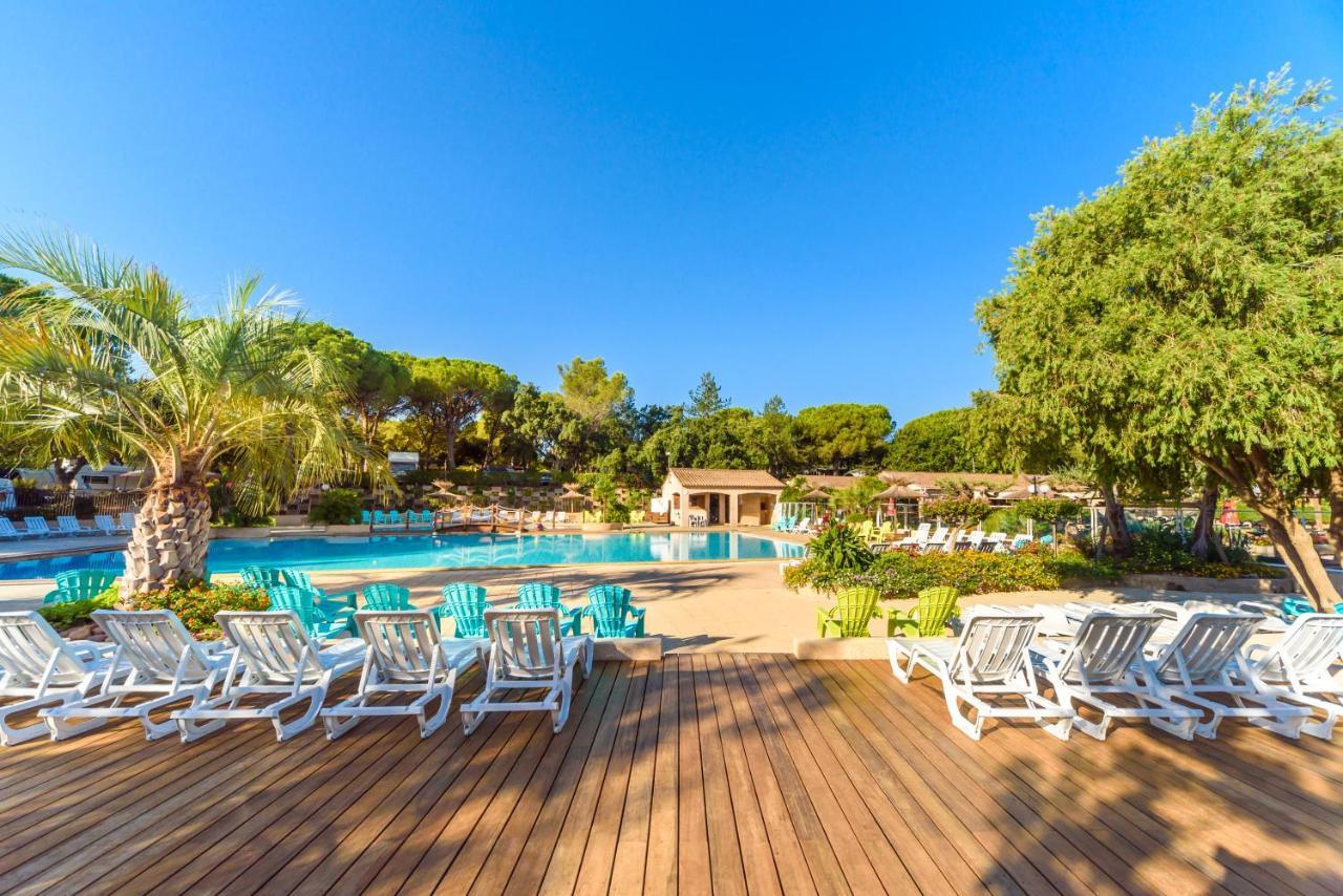 Chalets Met Buitenkeuken Op Camping Lei Suves - Joycasa Roquebrune-sur Argens Luaran gambar