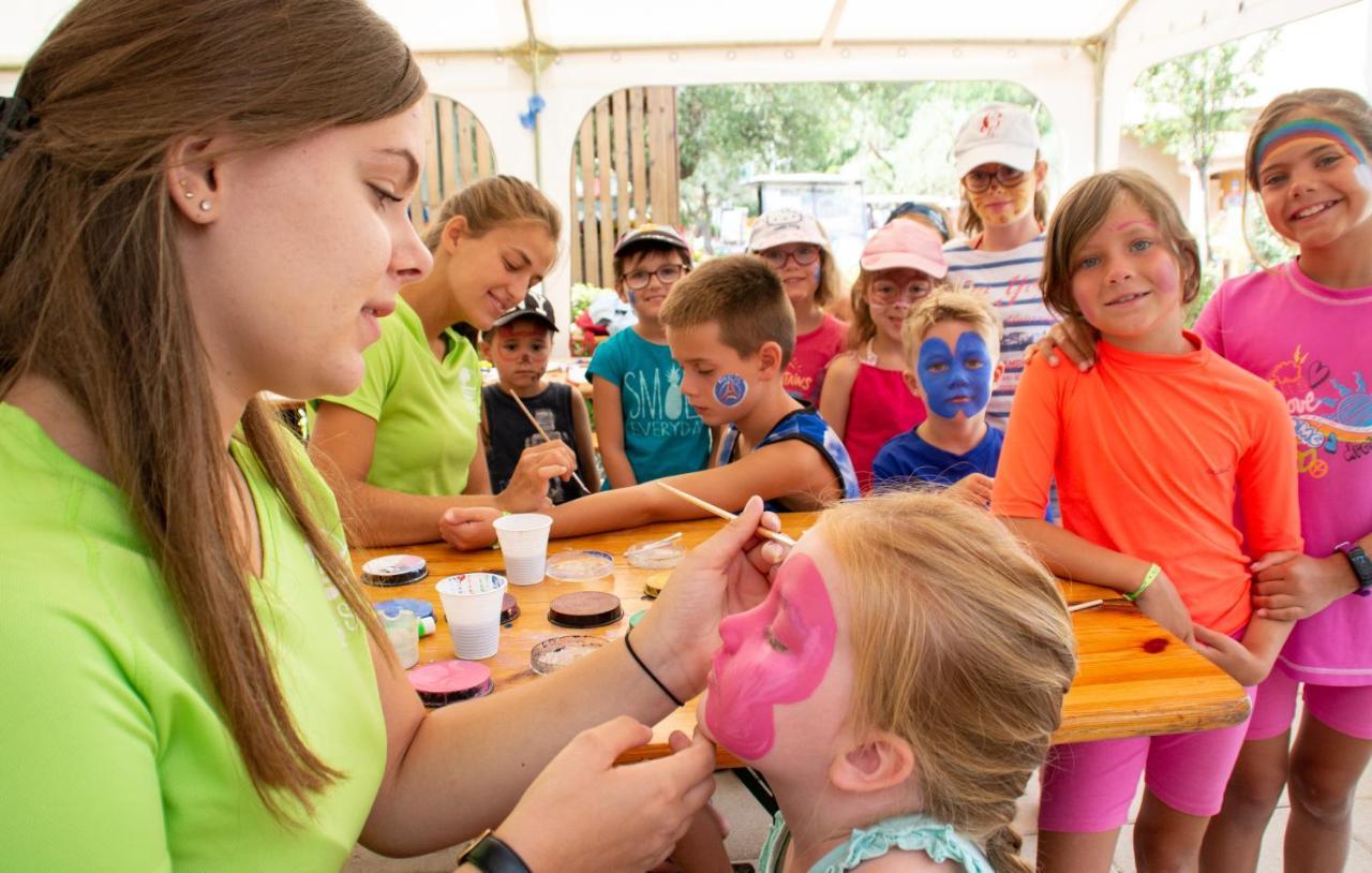 Chalets Met Buitenkeuken Op Camping Lei Suves - Joycasa Roquebrune-sur Argens Luaran gambar