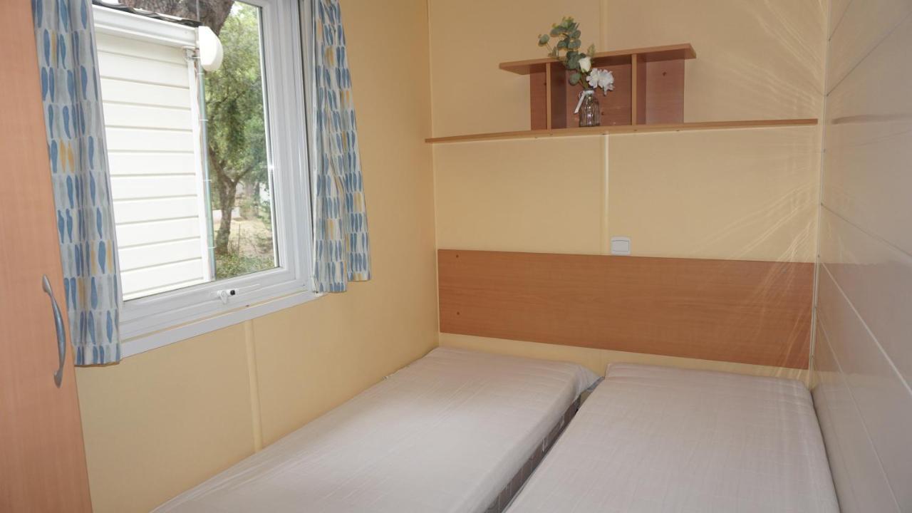 Chalets Met Buitenkeuken Op Camping Lei Suves - Joycasa Roquebrune-sur Argens Luaran gambar