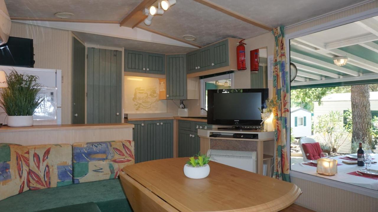 Chalets Met Buitenkeuken Op Camping Lei Suves - Joycasa Roquebrune-sur Argens Luaran gambar