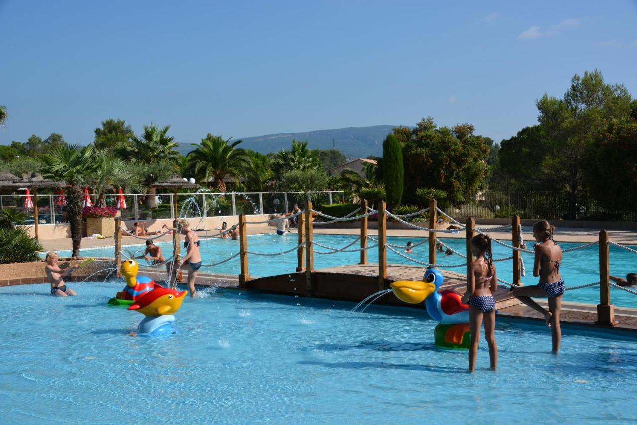 Chalets Met Buitenkeuken Op Camping Lei Suves - Joycasa Roquebrune-sur Argens Luaran gambar