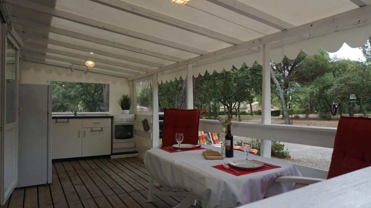 Chalets Met Buitenkeuken Op Camping Lei Suves - Joycasa Roquebrune-sur Argens Luaran gambar