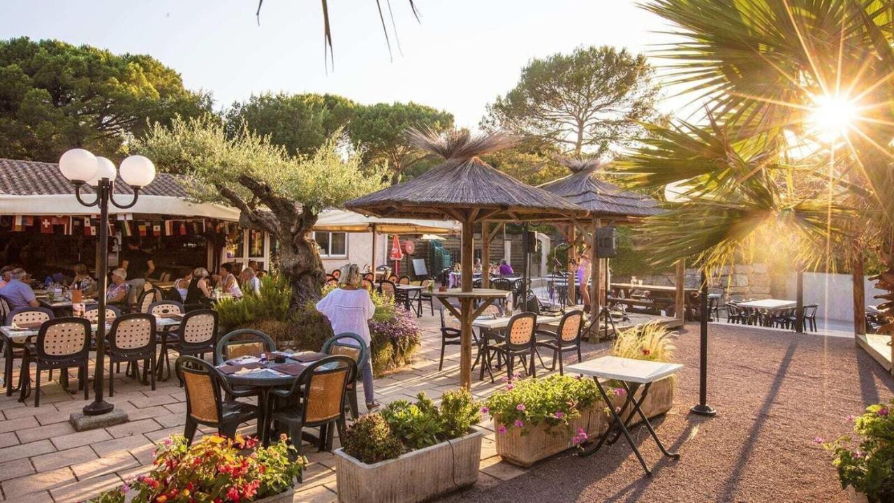 Chalets Met Buitenkeuken Op Camping Lei Suves - Joycasa Roquebrune-sur Argens Luaran gambar