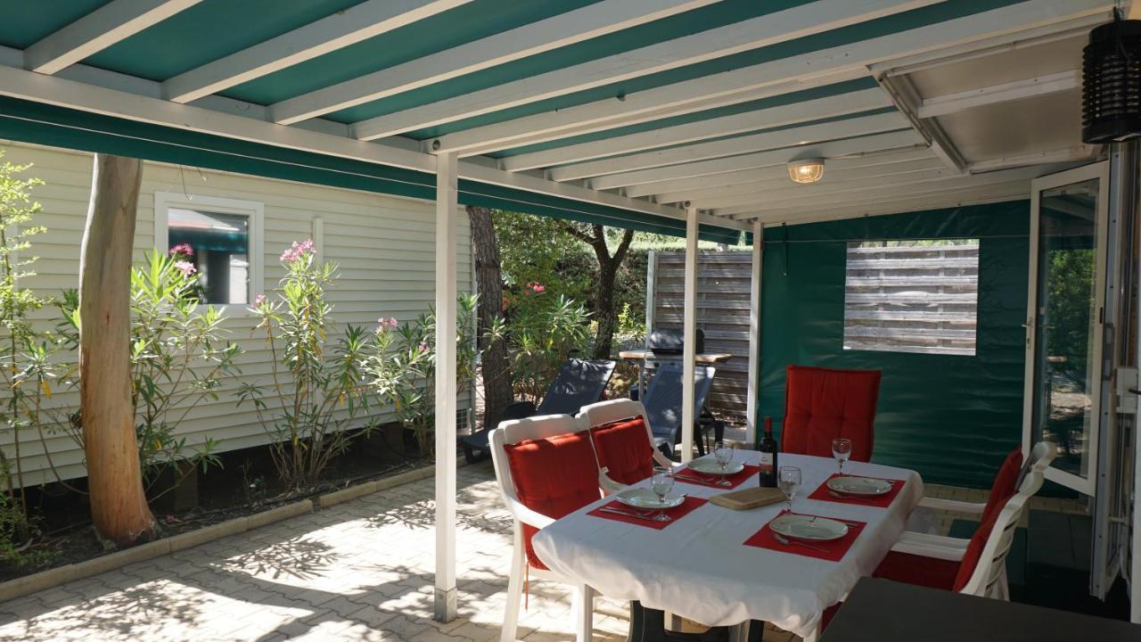 Chalets Met Buitenkeuken Op Camping Lei Suves - Joycasa Roquebrune-sur Argens Luaran gambar