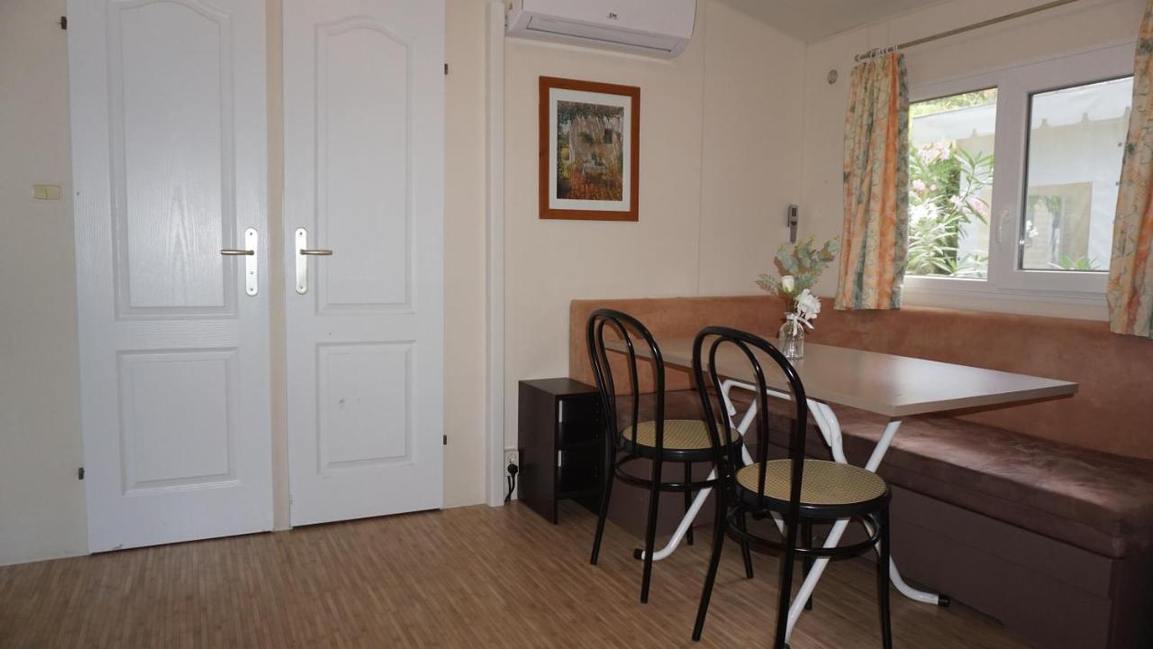 Chalets Met Buitenkeuken Op Camping Lei Suves - Joycasa Roquebrune-sur Argens Luaran gambar
