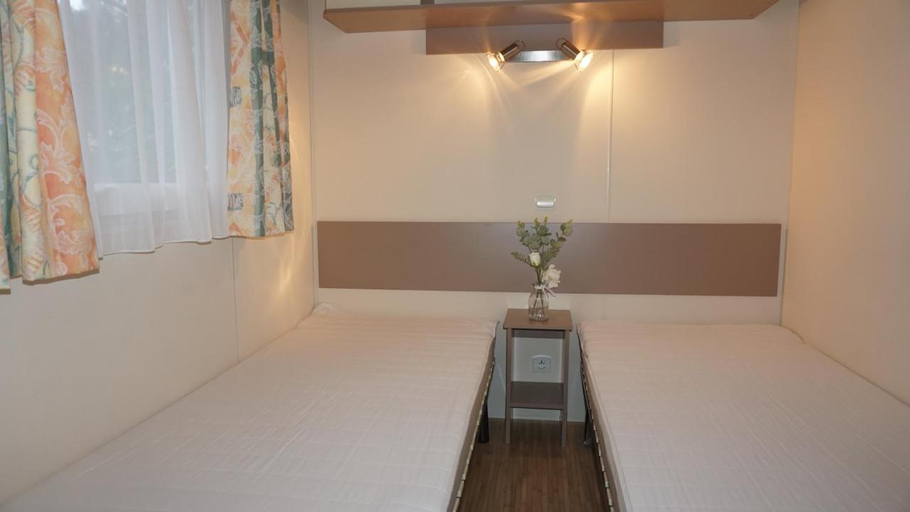 Chalets Met Buitenkeuken Op Camping Lei Suves - Joycasa Roquebrune-sur Argens Luaran gambar