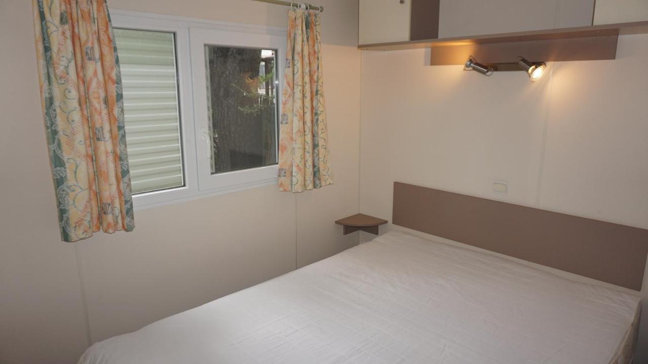 Chalets Met Buitenkeuken Op Camping Lei Suves - Joycasa Roquebrune-sur Argens Luaran gambar