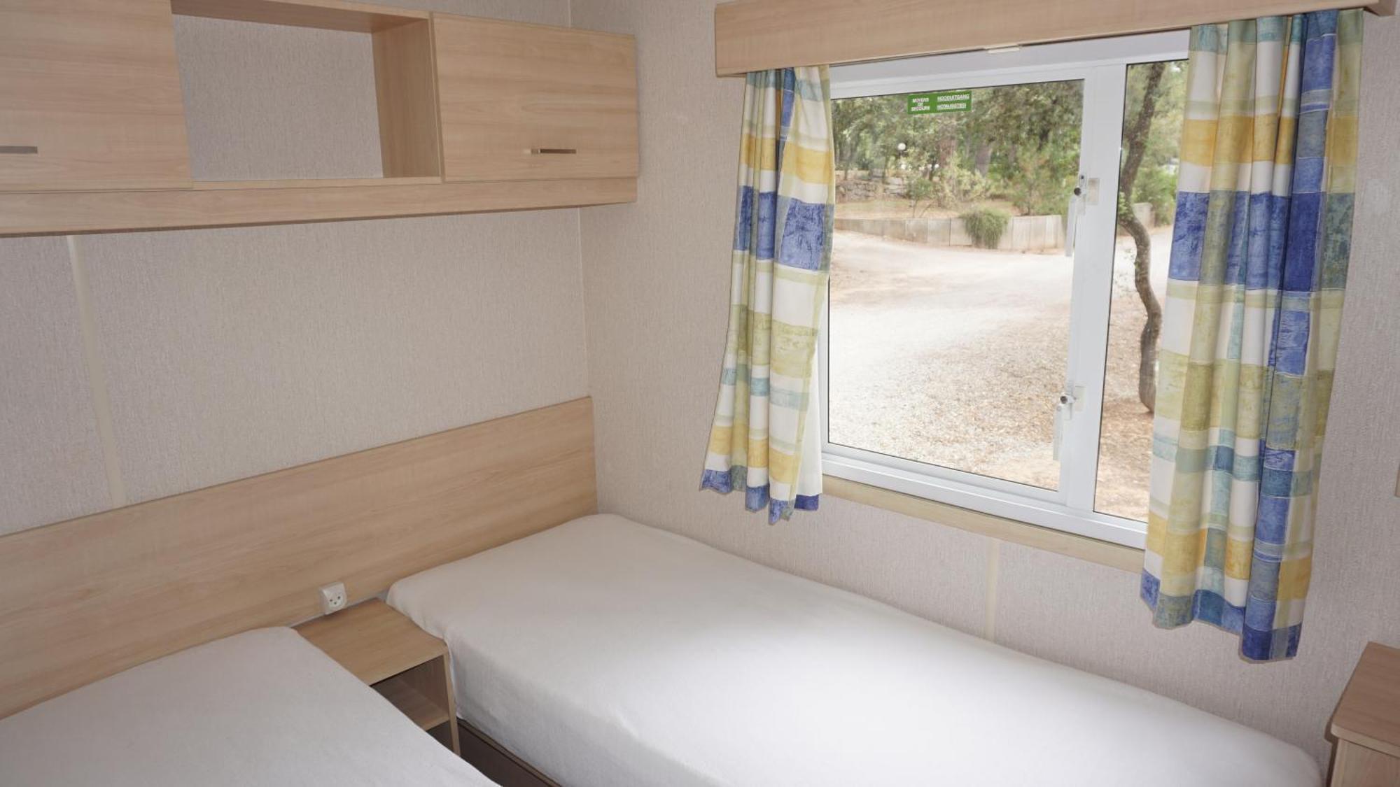 Chalets Met Buitenkeuken Op Camping Lei Suves - Joycasa Roquebrune-sur Argens Bilik gambar
