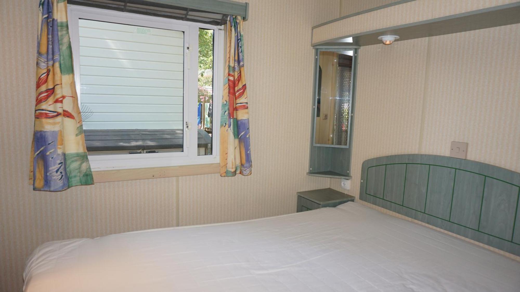 Chalets Met Buitenkeuken Op Camping Lei Suves - Joycasa Roquebrune-sur Argens Bilik gambar