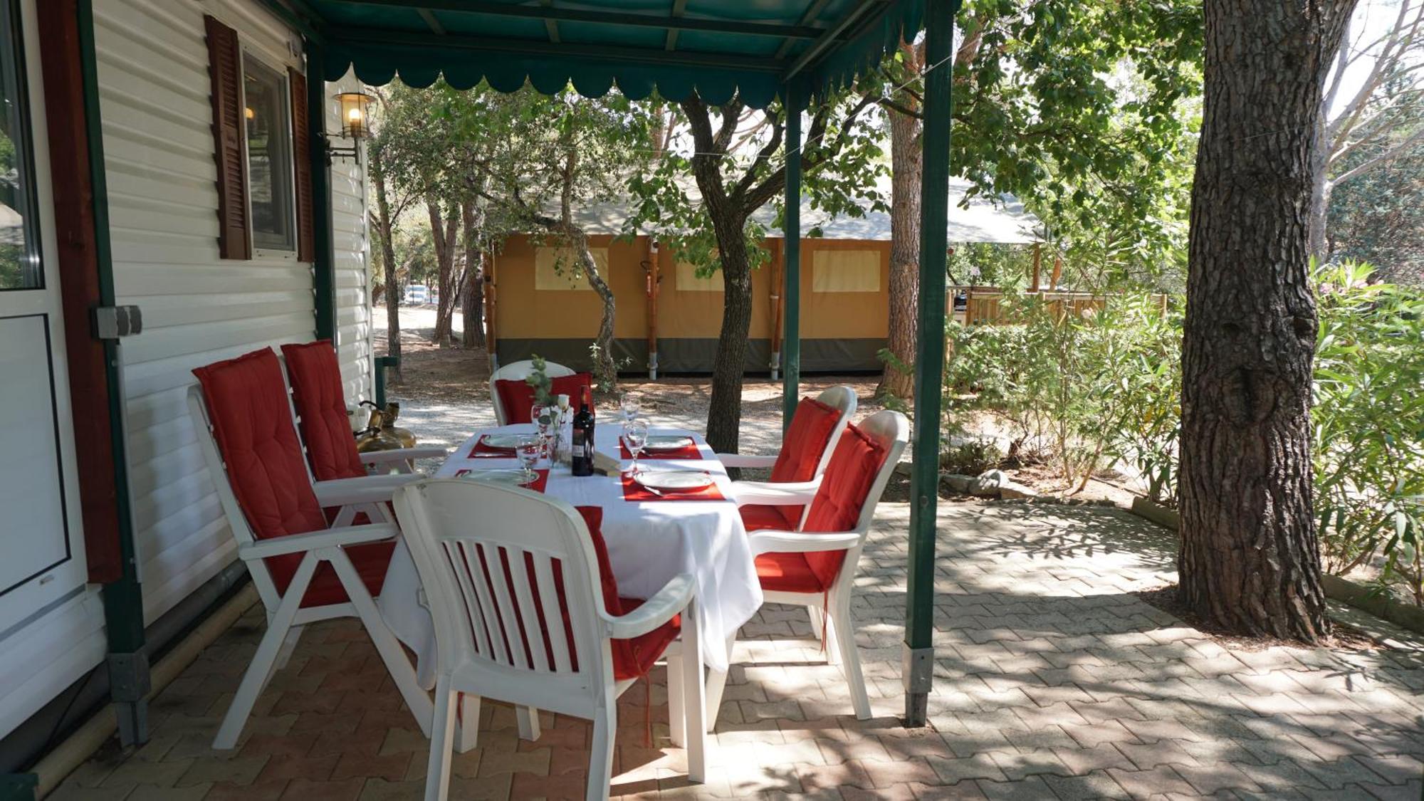 Chalets Met Buitenkeuken Op Camping Lei Suves - Joycasa Roquebrune-sur Argens Bilik gambar