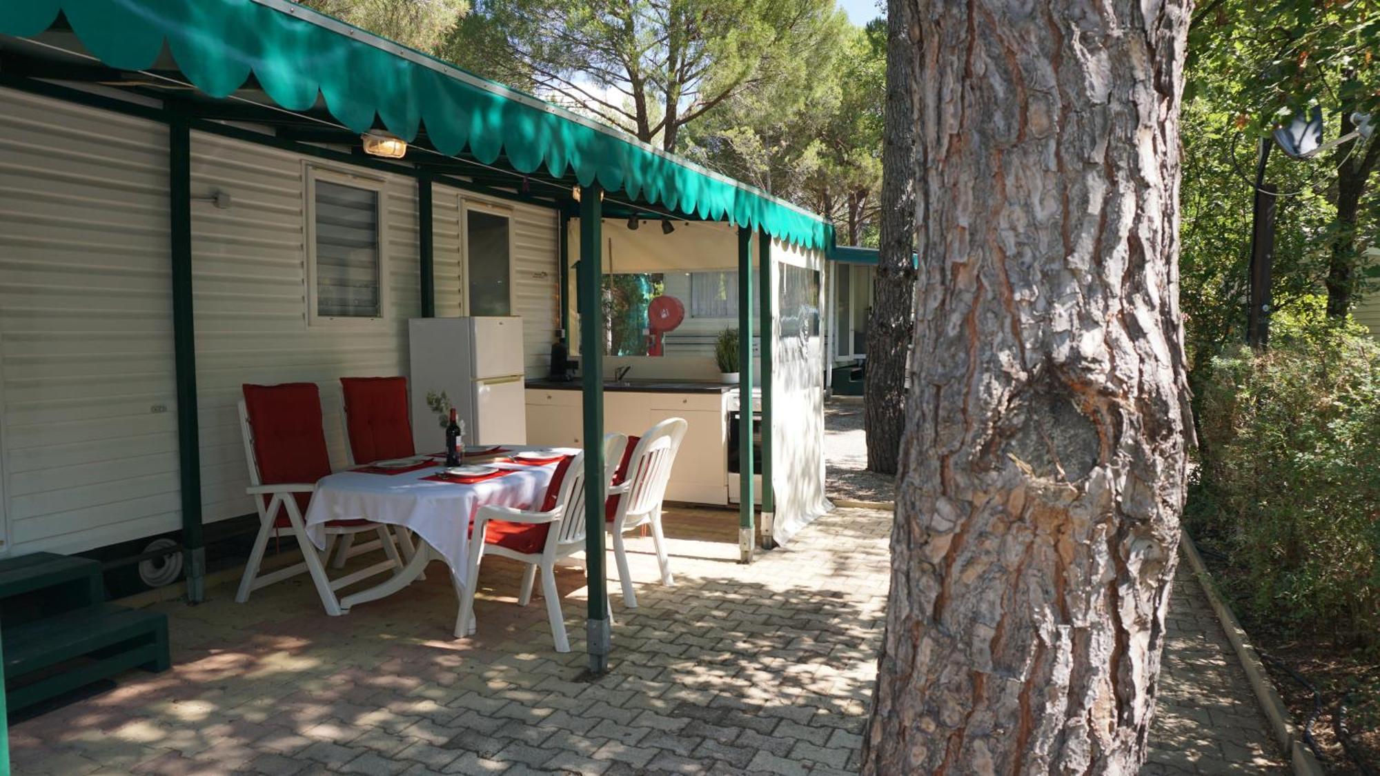 Chalets Met Buitenkeuken Op Camping Lei Suves - Joycasa Roquebrune-sur Argens Luaran gambar